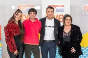 Inés Hernand, Javier Ambrossi, Jesús Vázquez y Lalachus posando juntos ante el fotocol del Benidorm Fest 2026